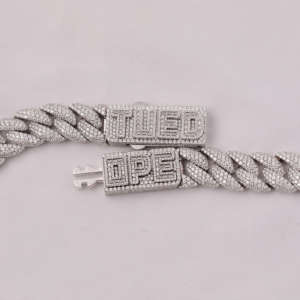 Cadena cubana de 18 pulgadas con incrustaciones de moissanita y cierre de placa de identificación personalizada, de plata de ley 925, collar llamativo estilo hip hop - Product Image 4