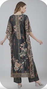 Robe longue kaftan pour femme en soie polyéthylène à plumes, coupe ample, élégante et fluide, idéale pour l'été, l'hiver, l'automne et le printemps - Product Image 3