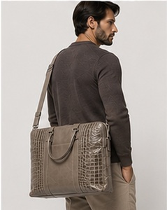 Porte-documents pour ordinateur portable en cuir véritable de qualité supérieure, grand modèle, style vintage, motif alligator, détails rivetés, pour hommes - Product Image 5