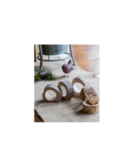 Encantador anillo de servilleta de madera que agrega un toque sofisticado al arreglo de la cena con un tono neutro para un estilo versátil. - Product Image 6