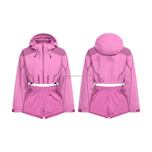 Ensemble 2 pièces de survêtement streetwear rose décontracté de haute qualité pour femme : sweat à capuche court zippé et short à épaules tombantes avec col montant - Product Image 1