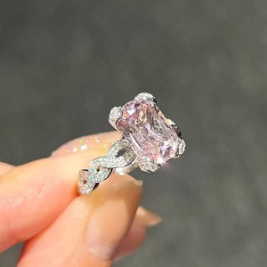Elegante Anillo de Diamantes con Morganita Rosa Corte Esmeralda para Mujer, Banda Trenzada con Pavé, Joyería Fina de Lujo para Aniversario o Compromiso - Product Image 2