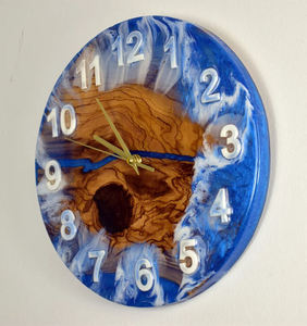 Horloge murale suspendue en bois et résine de quartz personnalisable River Design pour salon - Design moderne, cadeau de Noël personnalisé - Product Image 6