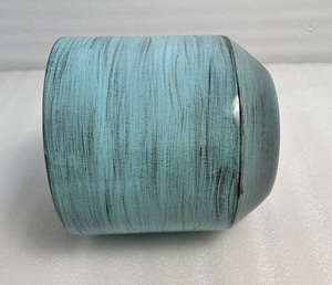 Elegante macetero de hierro con pátina y acabado lacado para sala de estar, patio, jardín y exhibición de plantas en interiores. - Product Image 6