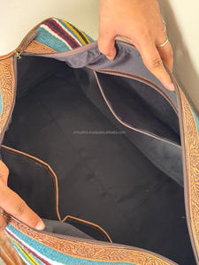 กระเป๋าทรงดัฟเฟิลกระเป๋าเดินทางหนังแท้และผ้าขนสัตว์สไตล์ตะวันตกเฉียงใต้สำหรับการเดินทางกระเป๋าใส่วีคเอนเดอร์ทำมือภายในขนาดกว้างขวาง - Product Image 6