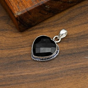 Pendentif en spinelle noire, fait main, en argent sterling 925, forme cœur, bijoux en pierres précieuses naturelles, cadeau de la Saint-Valentin - Product Image 3