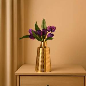 Jarrón de flores de metal artesanal de primera calidad con acabado artístico único, ideal para decoración de hogares de lujo y exhibición de arreglos florales. - Product Image 2