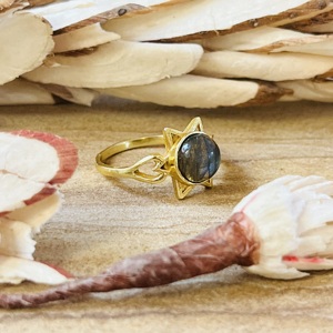 Nouvelle Collection : Bague Étoile Céleste en Labradorite, Bijou Bohème en Laiton Plaqué Or 18K pour Femme, Bague Délicate Étoile Tendance, Vente en Gros - Product Image 3