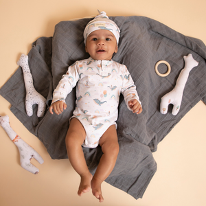 Bonnet en bambou biologique Whale of Time Design, bavoirs pour bébé de qualité supérieure pour les tout-petits - Product Image 2