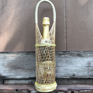 Porte-bouteille à vin en bambou durable fait à la main, écologique, rustique, tissé, pour la décoration de la maison et du bar - Product Image 1