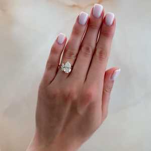 Bague Solitaire en Or Massif 14K avec Diamant de Laboratoire 4 carats Taille Poire, Motif Feuille de Lotus, pour Fiançailles, Anniversaire, Mariage, avec Bande de 2,1 mm - Product Image 6