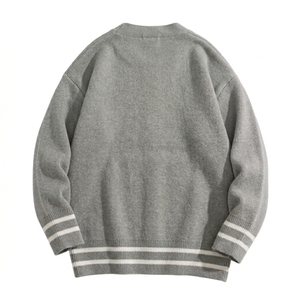 Cardigan en tricot gris personnalisé avec logo pour homme, col en V unisexe, uniforme scolaire, avec bordure côtelée rayée, OEM ODM - Product Image 2