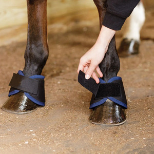 Protège-jambes de cheval en PVC personnalisés bleu uni avec fermeture auto-agrippante - Product Image 2