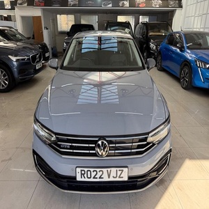 VW Passat 1.4 TSI 13KWH GTE DSG EURO 6 de 4 Puertas, Año 2022, Impecable - Product Image 1