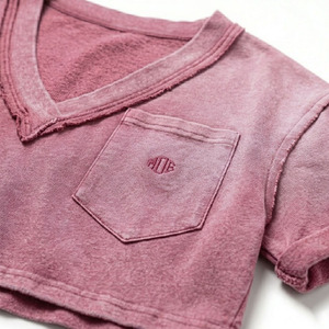 Camiseta Corta de Algodón con Cuello en V para Mujer, Estilo Vintage con Efecto Desgastado, Inspirada en el Lavado Ácido, Combinación Versátil, Bolsillo Bordado Personalizado en el Pecho - Product Image 4