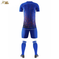 Seragam Sepak Bola Unisex Kaos dan Celana Pendek Kustom Pakaian Olahraga Dewasa dari 100% Poliester dengan Warna & Logo Kustom