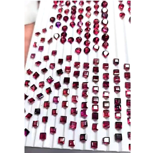 Lote de 830 Piezas de Granate Rojo Natural, 4.5mm Cuadrado, 3.4mm Redondo, 8x4, 10x5mm Marquise, 5x7, 8x6, 9x7mm Corte Pera Facetado, 290 Quilates, US$104.4 - Product Image 1