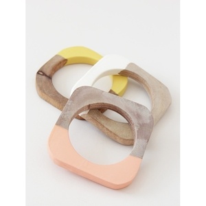 Bracelets en résine et en bois artistiques, motifs uniques, artisanat en bambou et en bois - Product Image 1