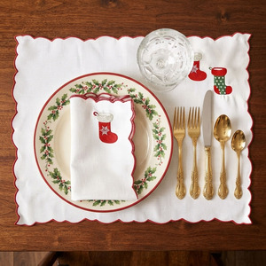 Vente en gros de tapis en coton personnalisés avec bordure festonnée, lot de serviettes et napperons de Noël brodés en stock, lavable, pour la maison et les vacances - Product Image 1