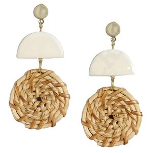 Boucles d'oreilles pendantes en rotin en résine de bois Bijoux Boho légers avec des éléments naturels et modernes et parfaits pour les filles - Product Image 1