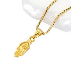 Colgante Navideño Clásico para Uso Festivo, Acero Inoxidable 304 con Acabado Chapado en Oro de 18K, con Elegante Cadena de Caja - Product Image 1