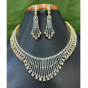 ชุดสร้อยคอพร้อมต่างหูประดับเพชรซิคอนชุบทองคุณภาพสูง ดีไซน์สวยหรู โดดเด่นสะดุดตา เหมาะสำหรับงานหมั้น งานครบรอบ งานแต่งงาน และงานเลี้ยง - Product Image 1