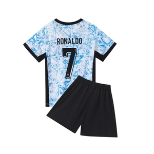 ชุดเสื้อฟุตบอลทีมเยือนโปรตุเกส เบอร์ 7 ชุดแข่งฟุตบอล ระบายอากาศได้ดี แห้งเร็ว ผลิตจากโพลีเอสเตอร์ 100% ชุดกีฬาสำหรับเด็ก ผลิตในประเทศปากีสถาน - Product Image 3
