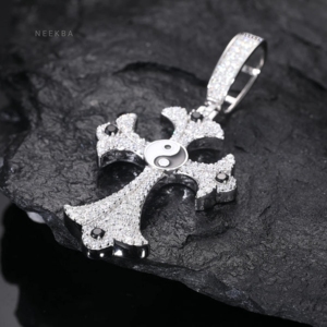 Pendentif croix Yin et Yang Tai Chi - Pendentif croix en argent sterling 925 et moissanite, un mélange parfait d'élégance et de symbolisme - Product Image 2