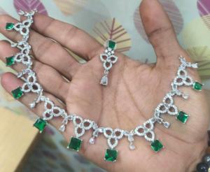 Meilleures ventes : Ensemble collier et boucles d'oreilles tendance en laiton pour femme, idéal pour les fêtes, le bureau et les cadeaux - Product Image 6