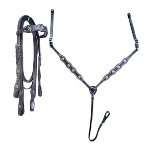Circunferencia de caballo de cuero occidental de tendencia superior con diseño de tachuelas Conchos Cabecera de caballo y coraza por fabricante - Product Image 1
