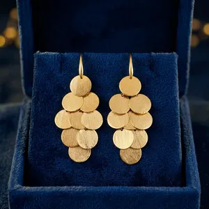 Pendientes Colgantes Clásicos de Latón Chapado en Oro de 18K al por Mayor, Antideslustre, de Alta Calidad para Mujer, Joyería para Fiestas y Aniversarios - Product Image 3