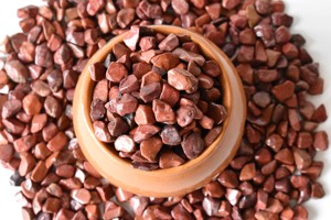 Meilleures Copeaux de Cristal de Jaspe Rouge Naturel au Design Unique, Qualité Supérieure, Style Chakra Feng Shui, Pierre Précieuse Polie pour la Décoration - Product Image 1