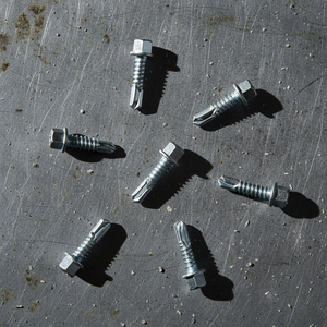 Venta al por Mayor de Proveedores Globales de Ferretería: Tornillos Autoperforantes de Cabeza Hexagonal Fabricados en Vietnam, Clase 8 - Product Image 1