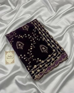 Superbe dupatta de mariage en velours violet avec broderie florale dorée Zari sur toute la surface, châle de mariage exquis - Product Image 4