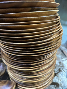 Assiette ronde artisanale en acacia | Assiette ronde en bois |   Assiette en bois |   Assiettes en bois |   Ensemble de service en bois - Product Image 3