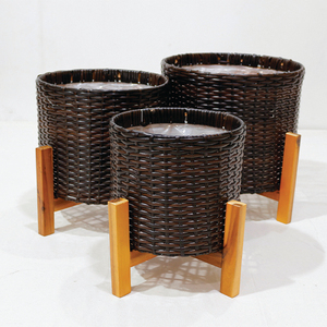 Maceta Tejida de Plástico Minimalista y Ecológica de Nuevo Diseño con Soporte de Madera - Juego de Macetas Duraderas para Interiores y Exteriores - Product Image 1