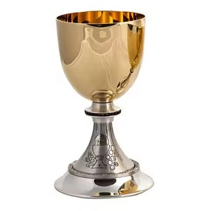 Cáliz Eucarístico Elegante de Metal para Altar de Iglesia y Culto Sagrado - Product Image 4