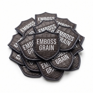 Parche de piel sintética bordado personalizado con diseño de escudo, distintivo con relieve, borde cosido, emblema para ropa, venta al por mayor y a granel - Product Image 1
