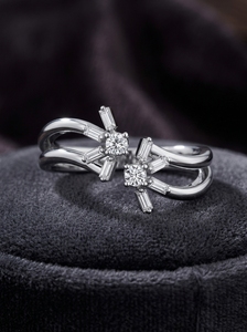 Anillo de Compromiso de Oro Blanco con Diamantes y Esmeraldas en Corte Pera, Certificado IGI, Oro Sólido de 14K, Anillo de Boda Romántico para Mujer - Product Image 3