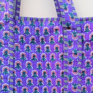 Sac fourre-tout en coton bohème brodé et matelassé à motifs floraux, peint à la main, léger, pliable, sac à bandoulière avec fermeture éclair, sac de transport sous le bras - Product Image 3