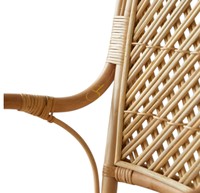Chaise de salle à manger contemporaine en rotin naturel tressé chevrons avec accoudoirs, fauteuil en osier artisanal de luxe pour appartement, restaurant, café, hôtel