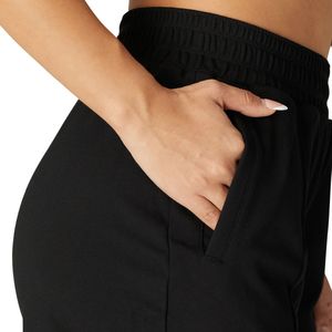 Shorts de sport noirs pour femmes, respirants, légers, pour la course à pied, la musculation, l'entraînement, les vêtements de sport décontractés avec poches latérales - Product Image 5
