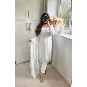 Ensemble de vêtements de fête pour femmes de créateur Long Top Pant Dupatta dans un style fantaisie - Product Image 6