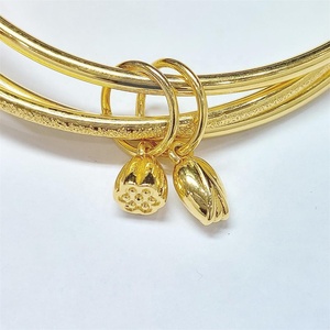 Bracelet triple lotus en argent plaqué or 24 carats de haute qualité, prix d'usine, cadeau de mariage classique, bijoux pour fête - Product Image 3