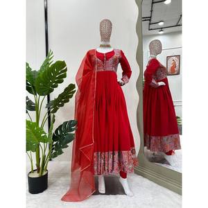 Pent และ dupatta ที่สวยงามสำหรับเครื่องประดับชุดปาร์ตี้สไตล์ชาติพันธุ์วิทยา - Product Image 2