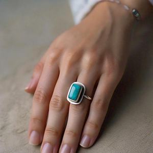 Bague rectangulaire minimaliste en turquoise, argent 925, pierre précieuse naturelle, faite à la main, simple, cadeau de bijoux pierre de naissance de décembre - Product Image 3