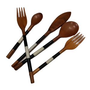 ชุดช้อนสลัดเรซิ่นทำมือ Luxe Craft สไตล์อเมริกัน เป็นมิตรกับสิ่งแวดล้อม เหมาะเป็นของขวัญงานแต่งงาน พร้อมด้ามจับยาว - Product Image 3