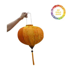 Lanterne en soie artisanale du Vietnam, lampe traditionnelle de Hoi An pour l'éclairage domestique et la décoration culturelle - Product Image 4