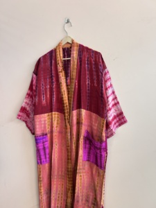 Robe kimono en soie tie-dye, tenue d'été faite à la main, robe colorée de luxe - Product Image 3