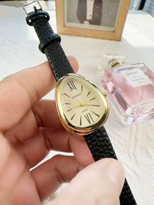 Montre femme asymétrique colorée tendance pour femmes, montre à quartz unique et personnalisée - Product Image 2
